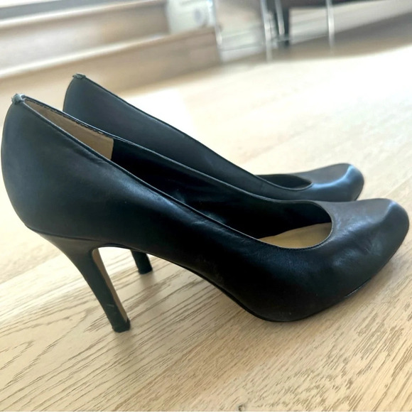 Max Studio black leather heels size 6.5 - Picture 3 of 7